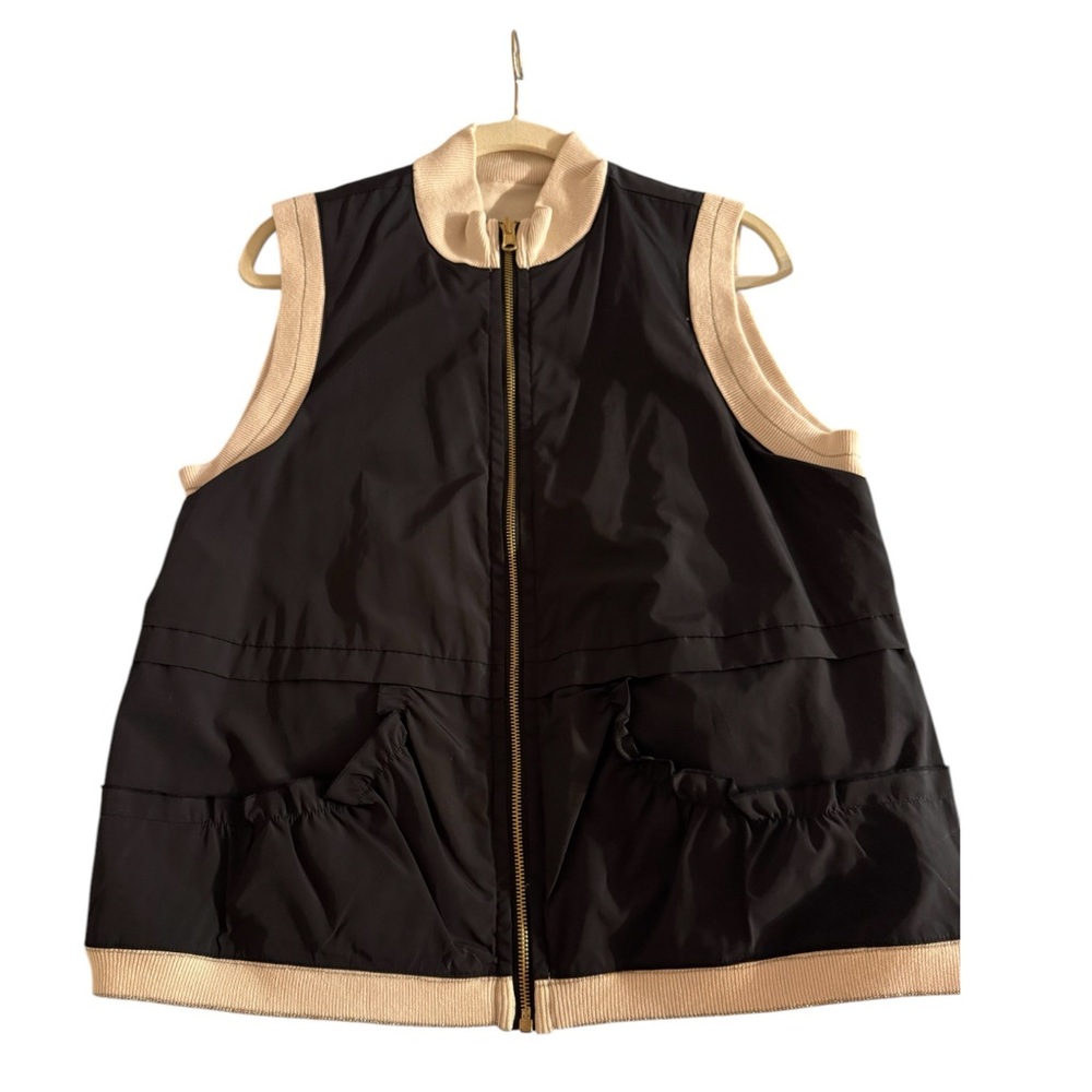 Chico’s Zenergy Reversible Black and Beige Vest NWOT Size  10-12